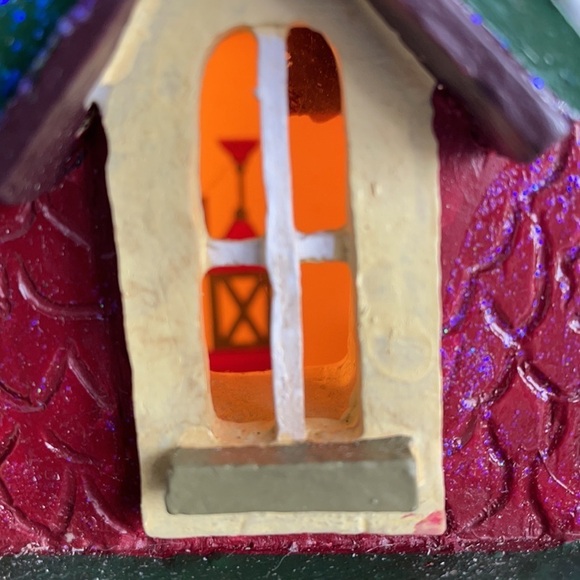 Kurt Adler North Santa’s North Pole Station Lights Up - Picture 8 of 16